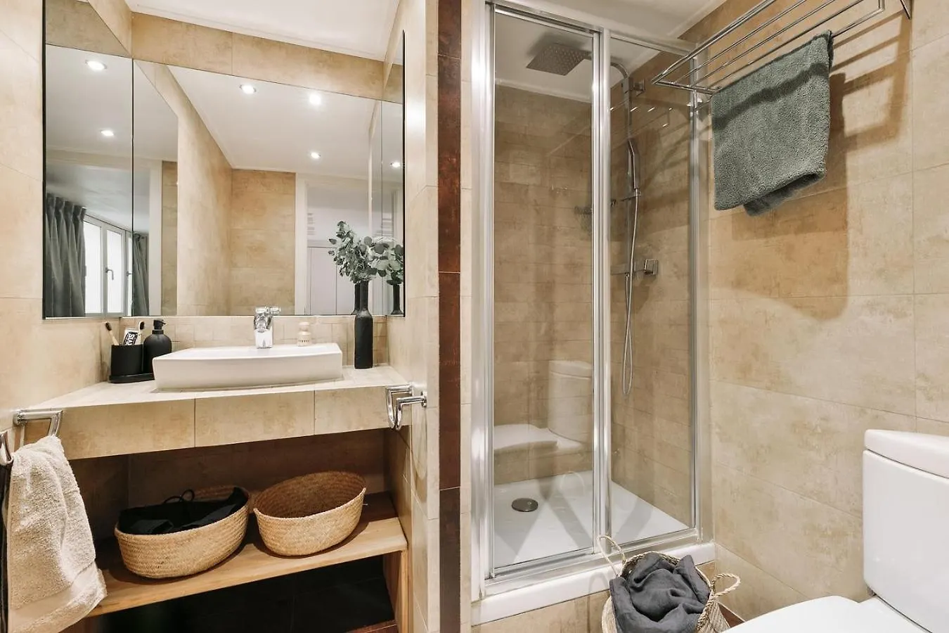 Lejlighed Agerola - 2 Bedrooms In Eixample Dreta Barcelona