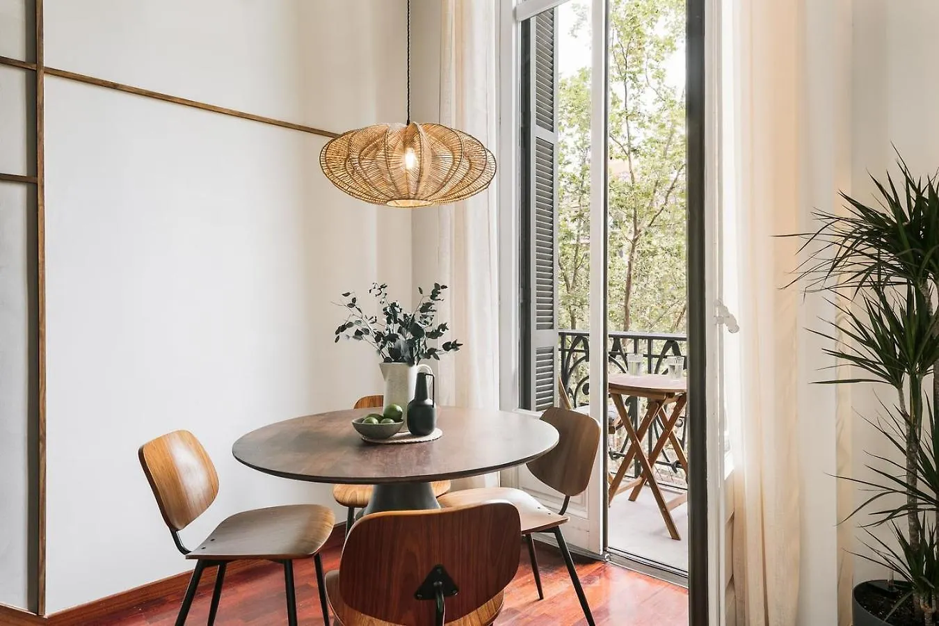 Lejlighed Agerola - 2 Bedrooms In Eixample Dreta Barcelona